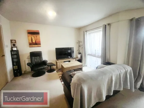 Flat Crossways Gardens in Cambridge