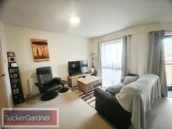 Flat Crossways Gardens in Cambridge