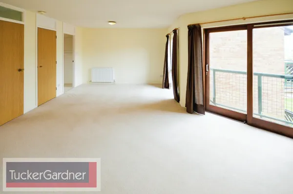 Flat Crossways Gardens in Cambridge