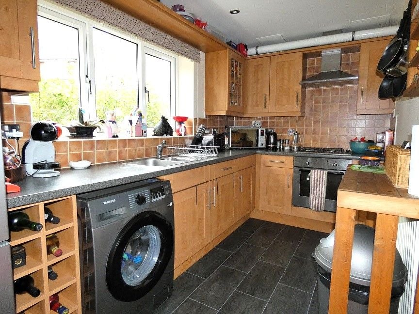Flat Chestnut Gardens in Leeds