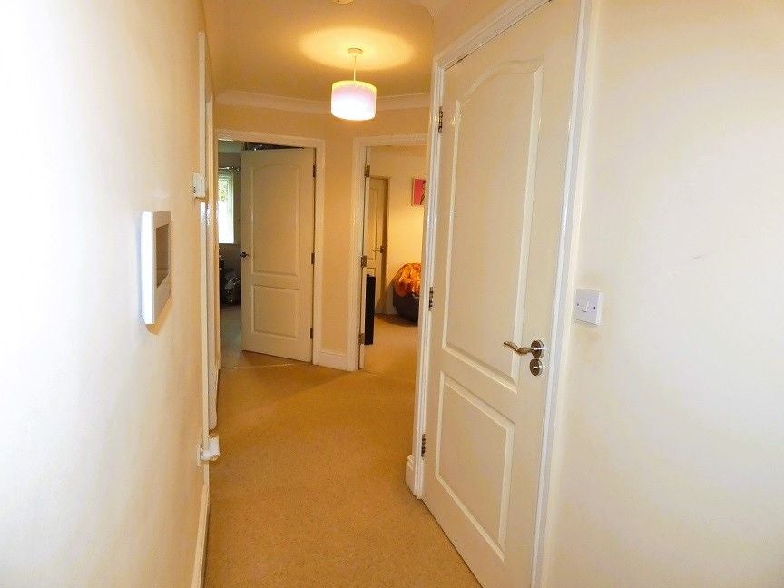 Flat Chestnut Gardens in Leeds
