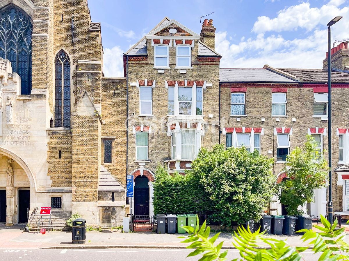 Flat Archway Road in Greater London