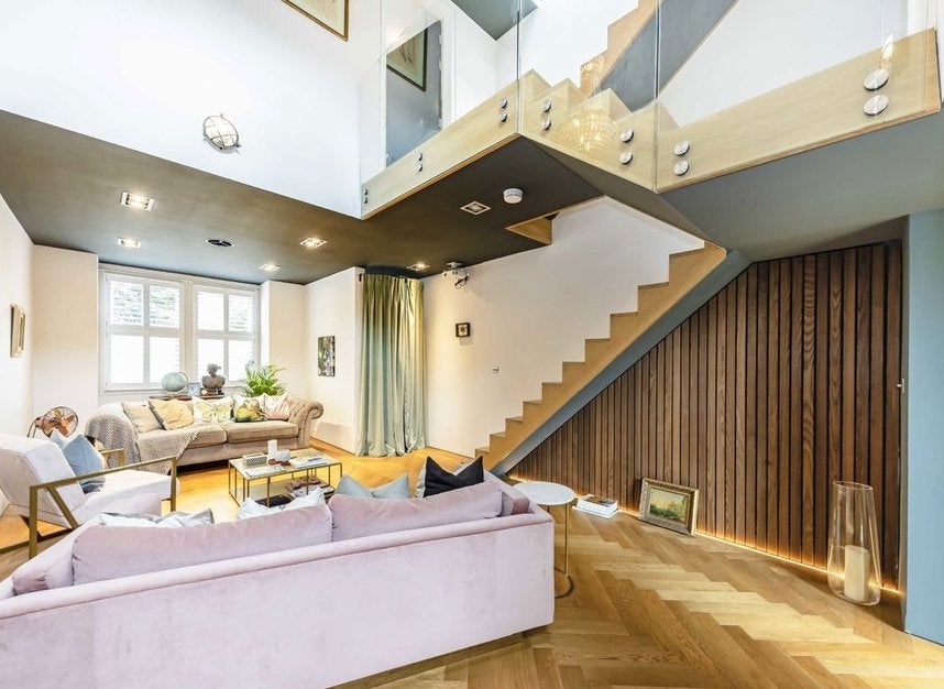 House Crownhill Road in Greater London