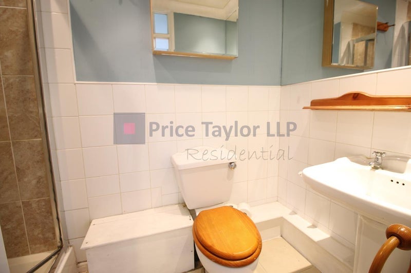 Room Finsbury Park Avenue in Greater London