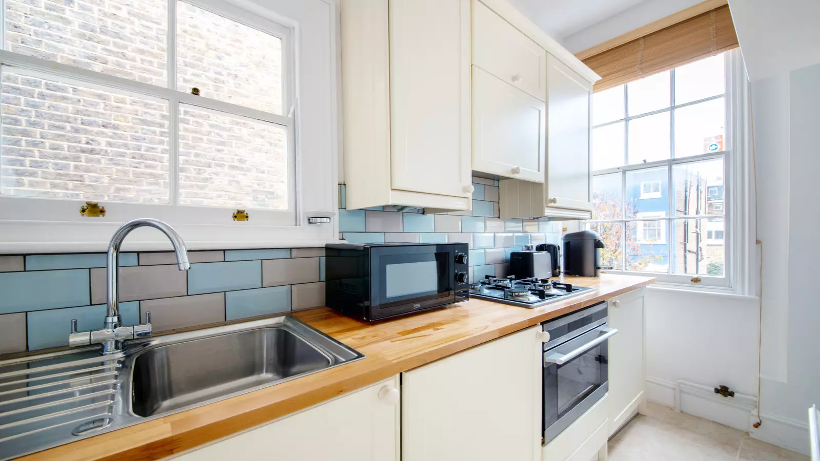 Flat Monmouth Road in City of Westminster
