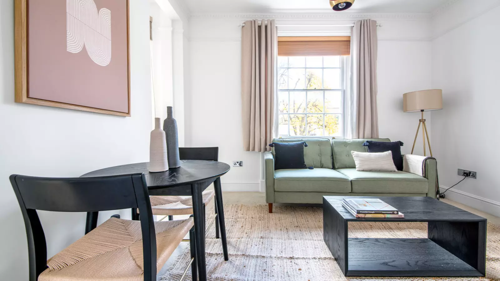 Flat Monmouth Road in City of Westminster
