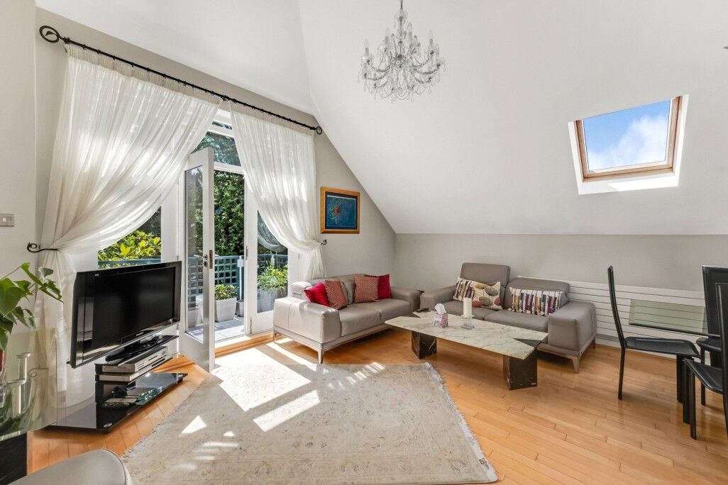 Flat Ridings Close in Greater London