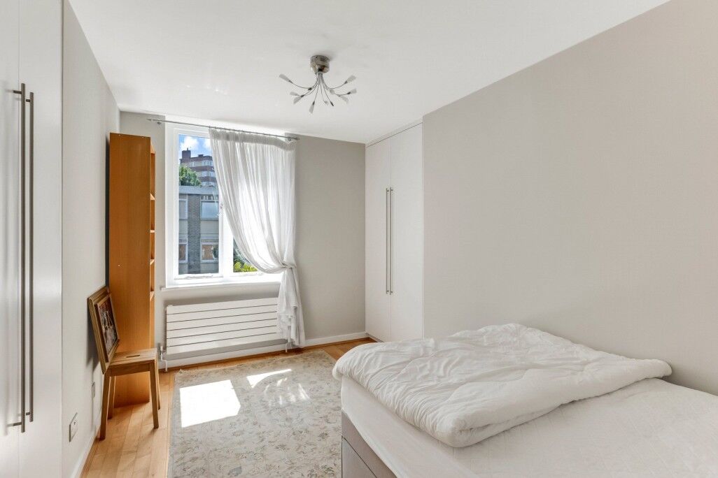 Flat Ridings Close in Greater London