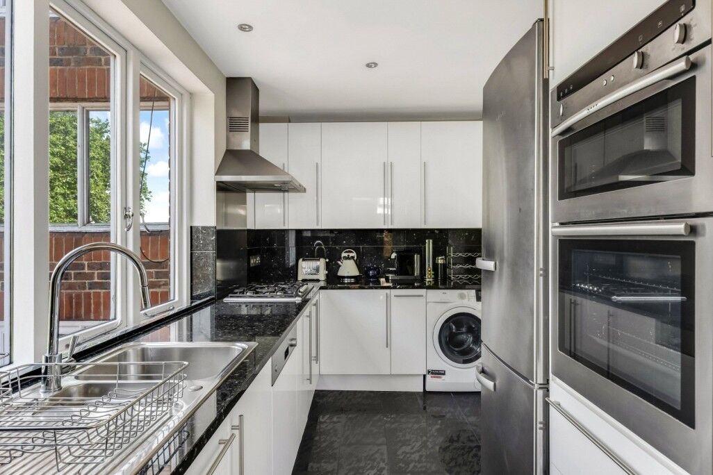 Flat Ridings Close in Greater London