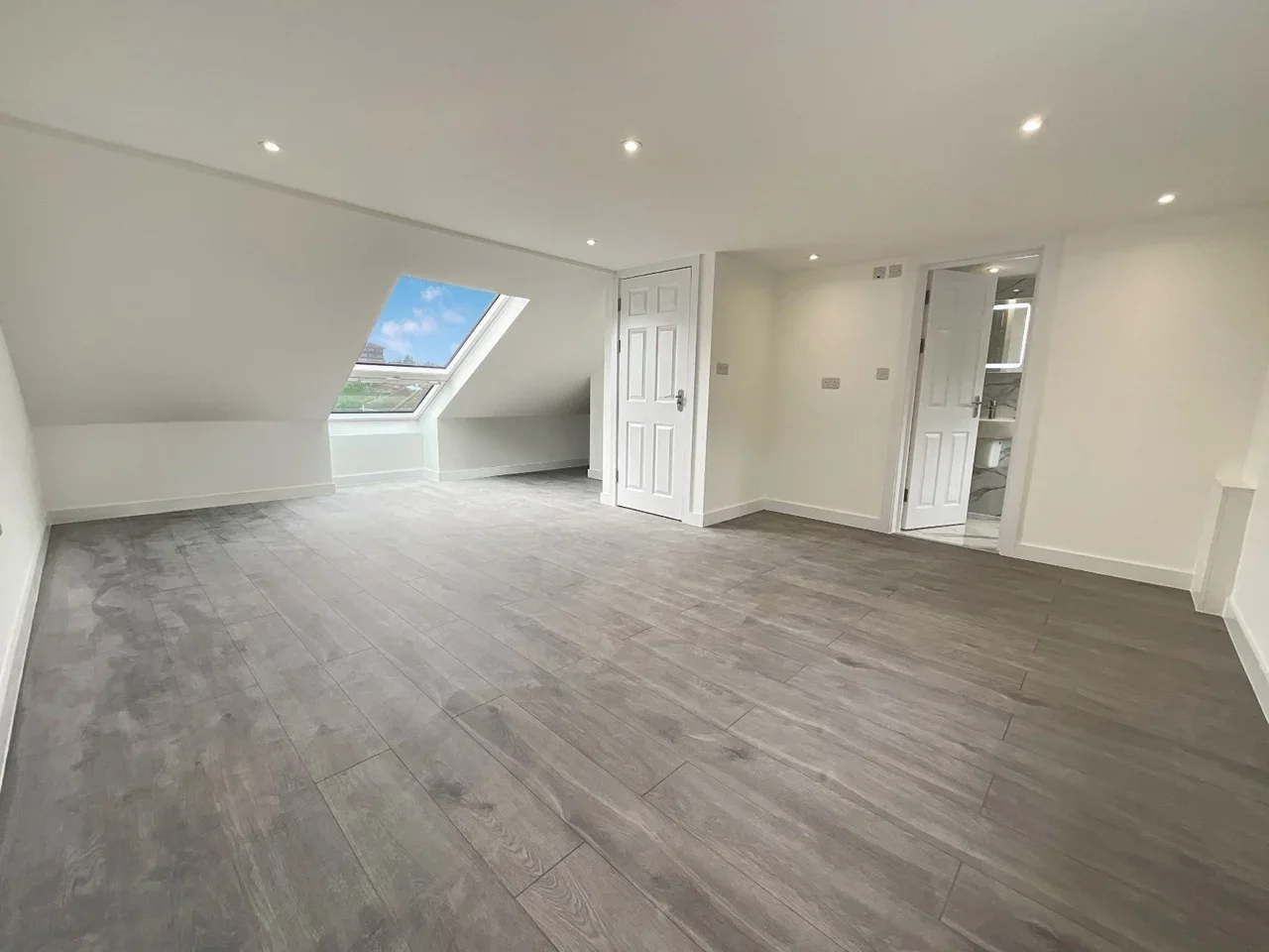 Room Seymour Road in Slough