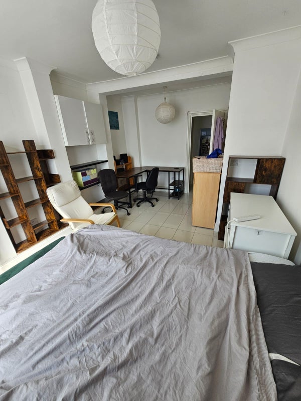 Room Albion Road in Greater London