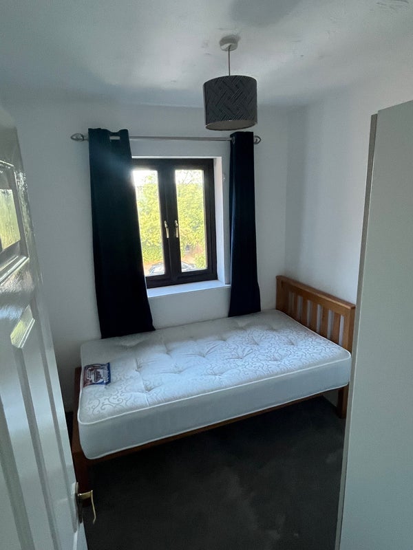 Room Dalrymple Close in Greater London