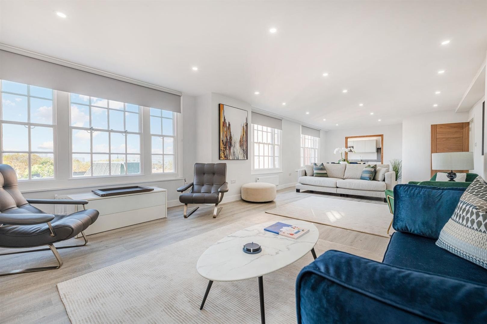Flat Finchley Road in Greater London