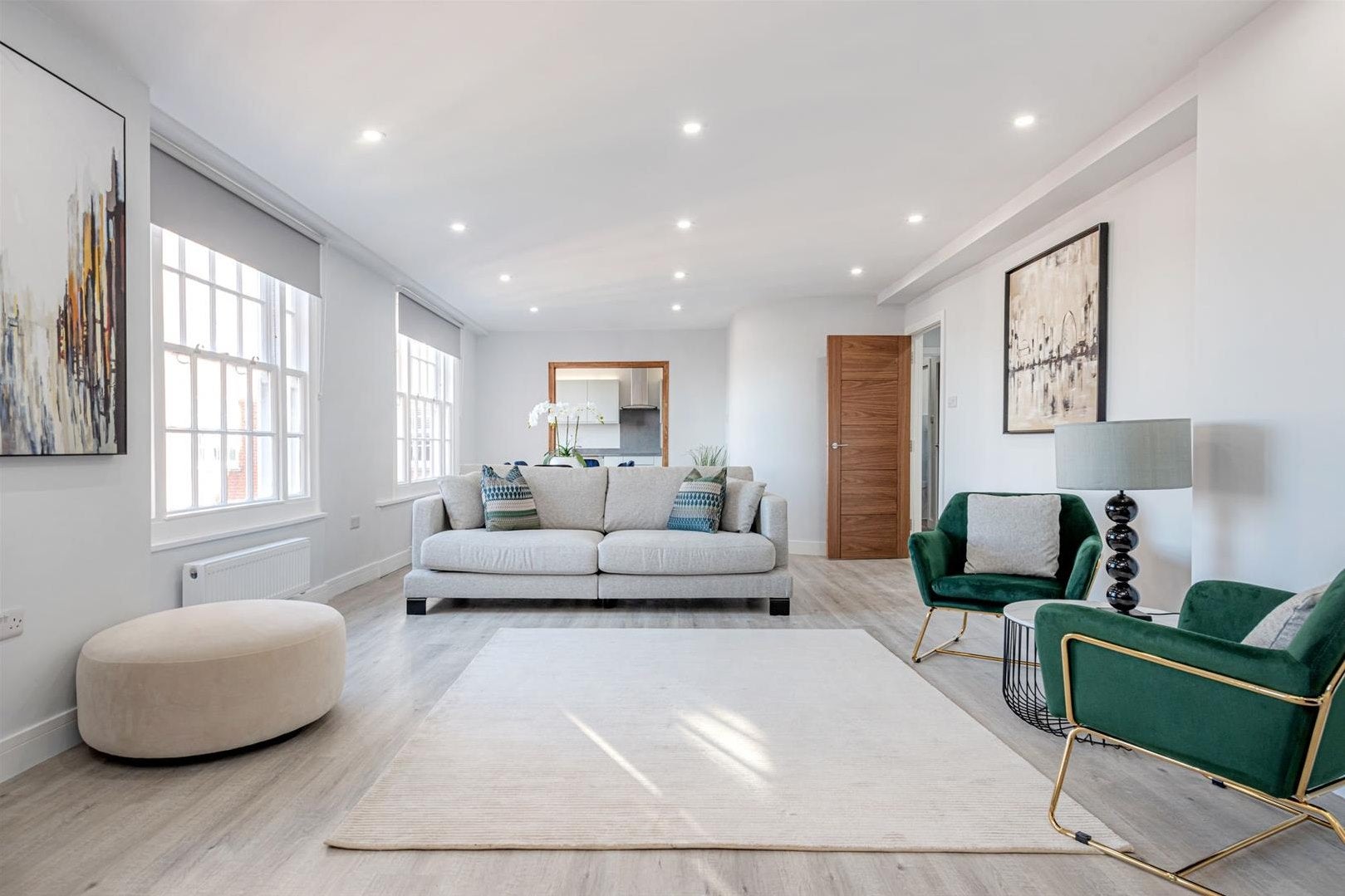 Flat Finchley Road in Greater London