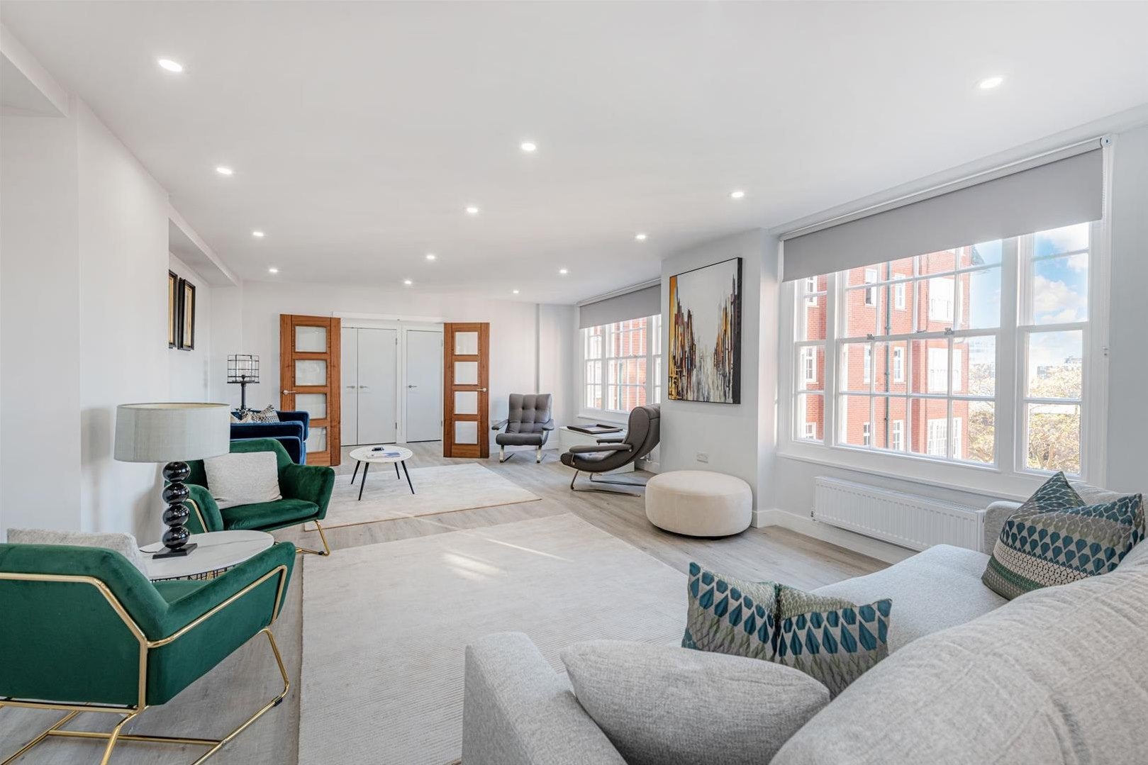 Flat Finchley Road in Greater London