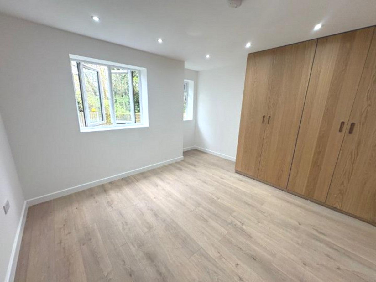 Flat Selborne Road in Greater London