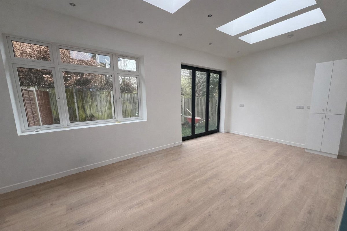 Flat Selborne Road in Greater London