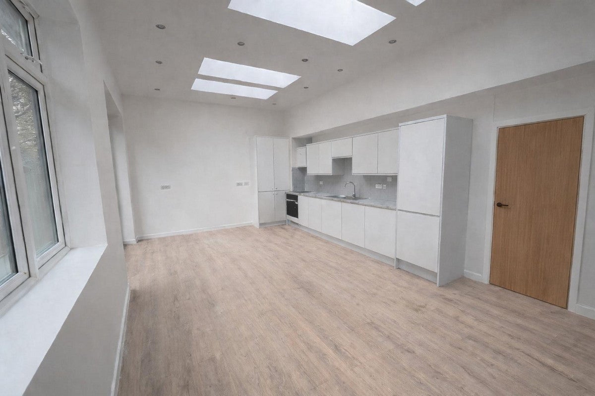 Flat Selborne Road in Greater London