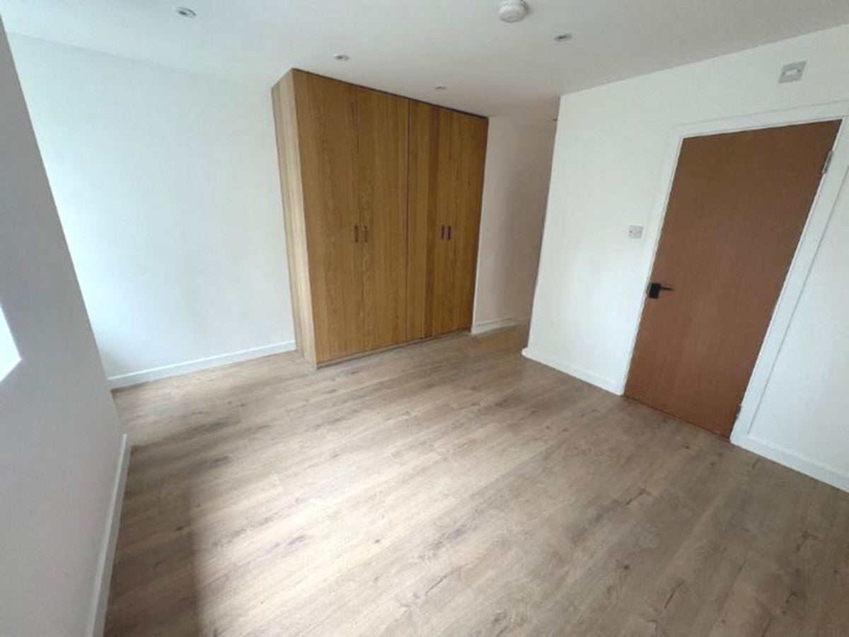 Flat Selborne Road in Greater London