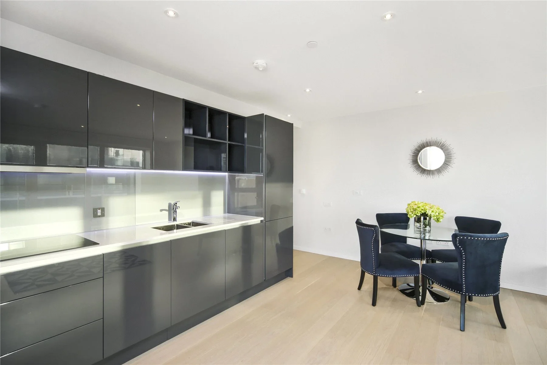 Flat Montfichet Road in Greater London