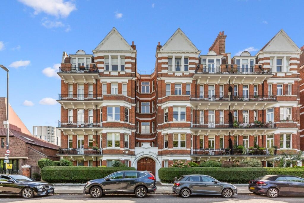 Flat Prince of Wales Drive in Greater London