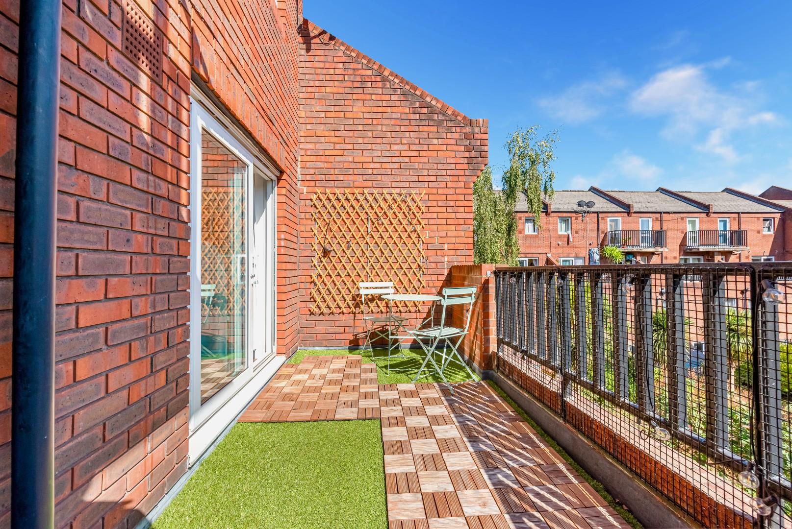 Flat Gladstone Road in Greater London