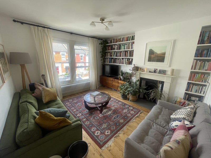 Room Dagmar Road in Greater London