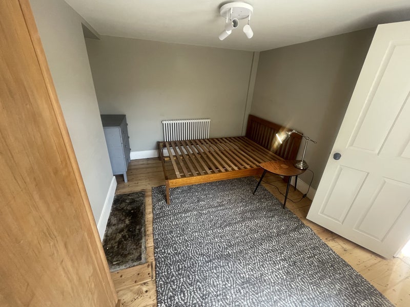 Room Dagmar Road in Greater London