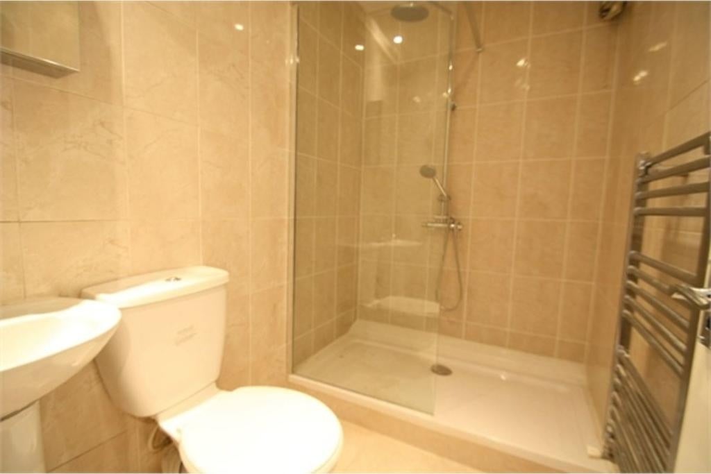 Flat Ranelagh Road in Greater London