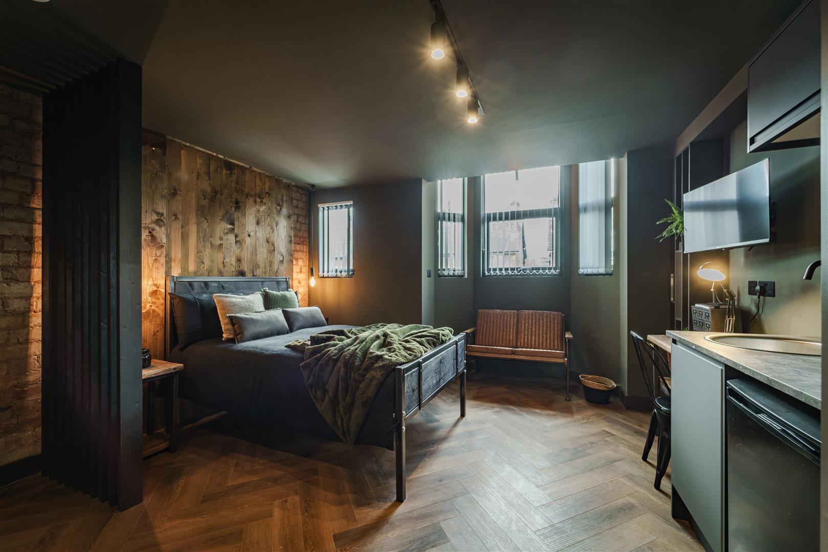 Room Earlsdon Avenue North in Coventry