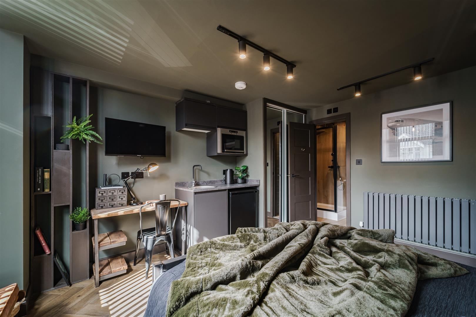 Room Earlsdon Avenue North in Coventry