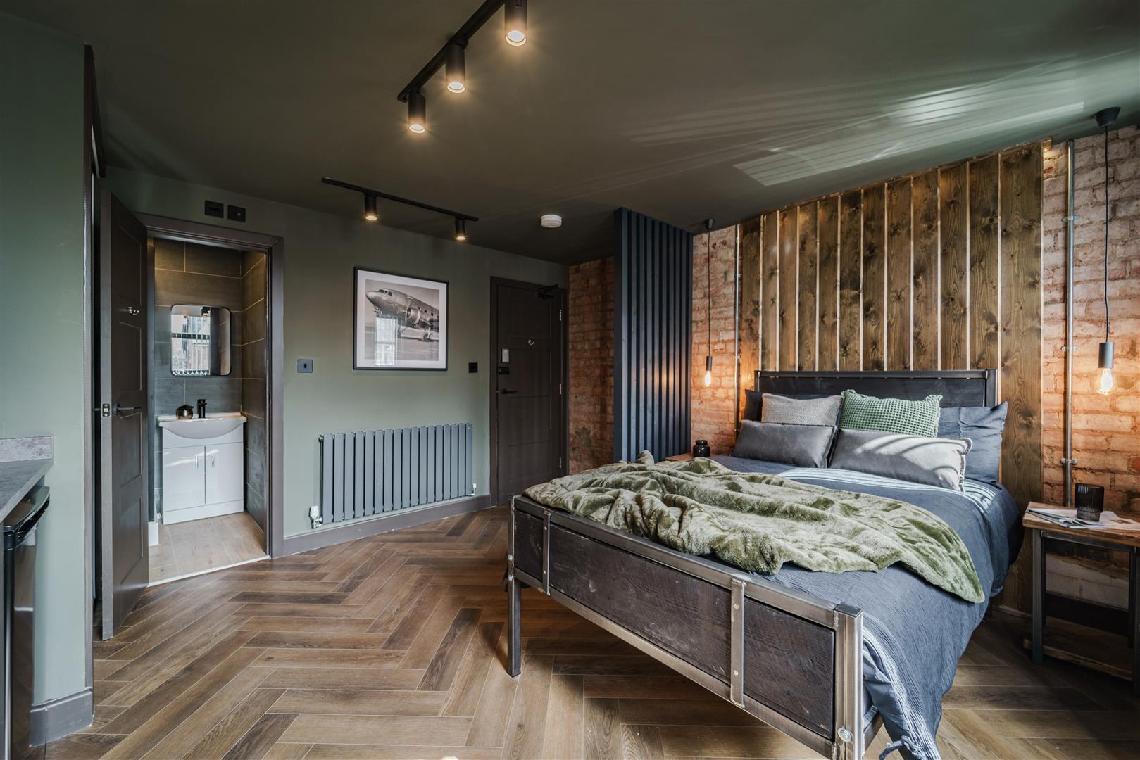 Room Earlsdon Avenue North in Coventry