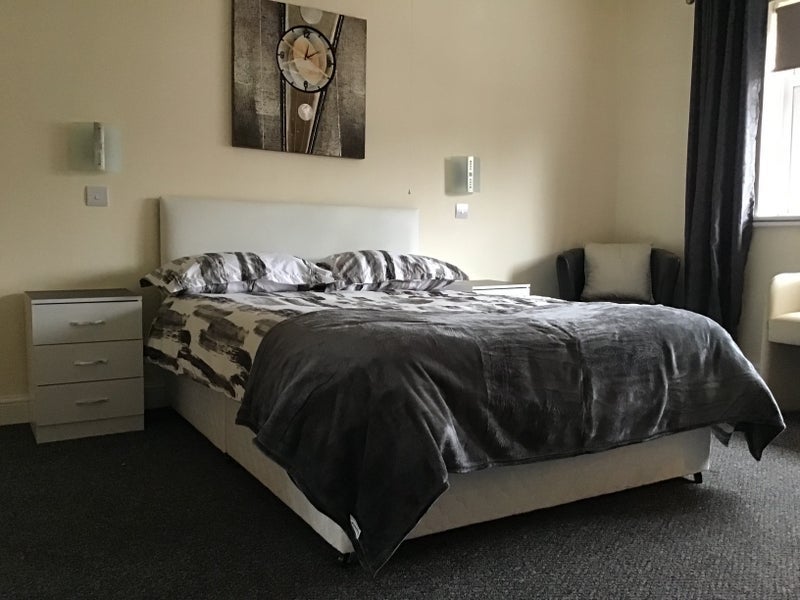 Room Arundel Close in Greater London
