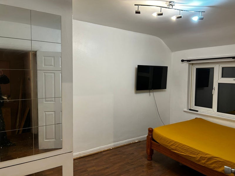 Room Hawkesyard Road in Birmingham
