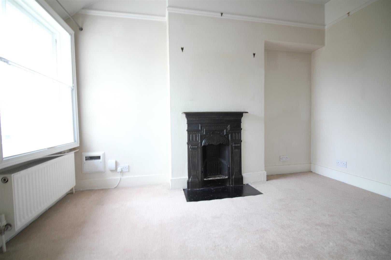 House Spring Grove Crescent in Greater London