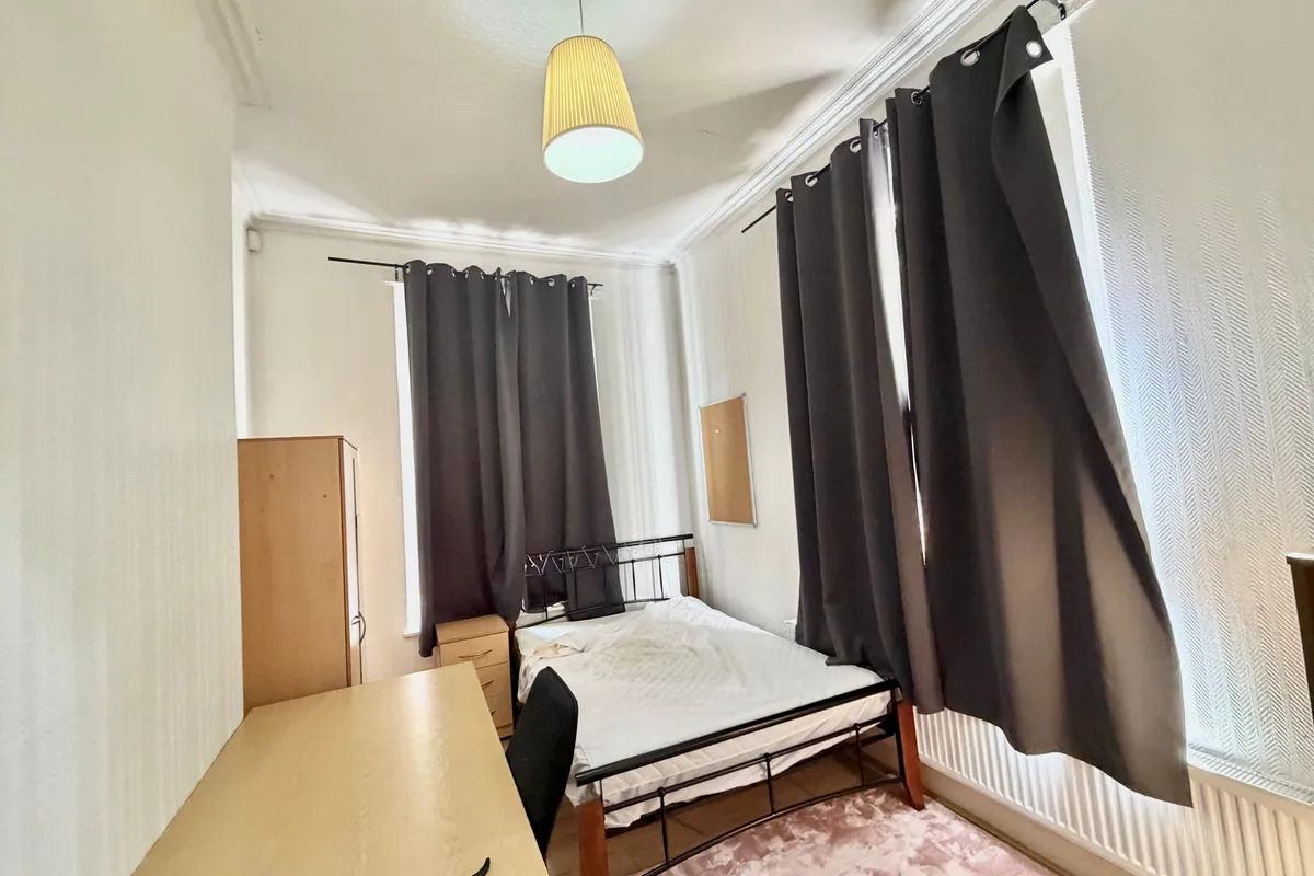 Room Forest Road West in Nottingham