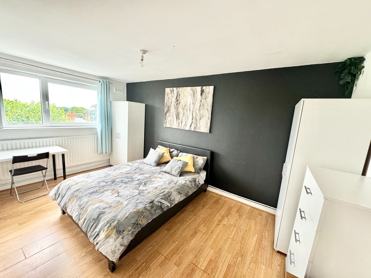 Room Clarence Lane in Greater London