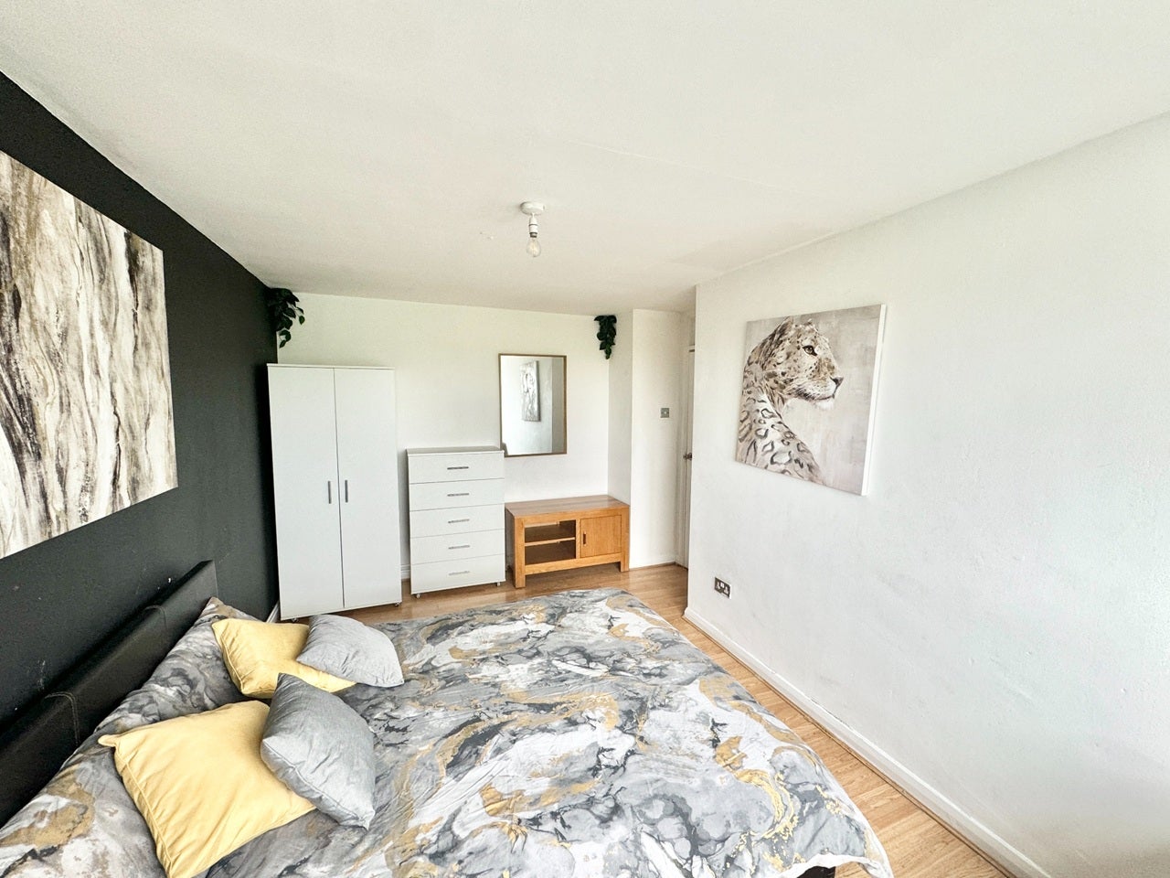 Room Clarence Lane in Greater London