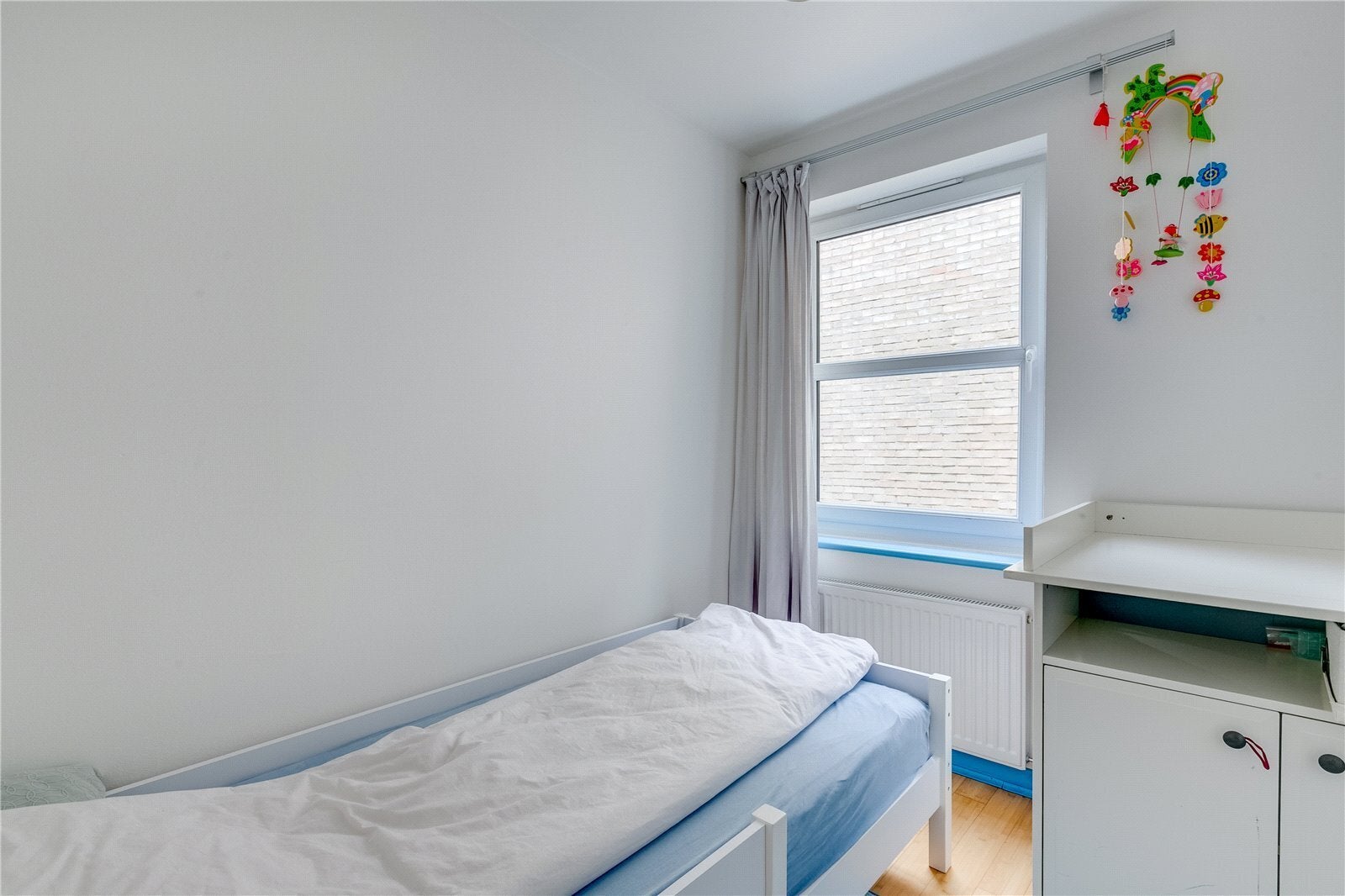 Flat Weavers Way in Greater London