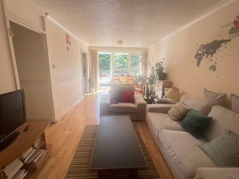 Room Shuttleworth Road in Greater London