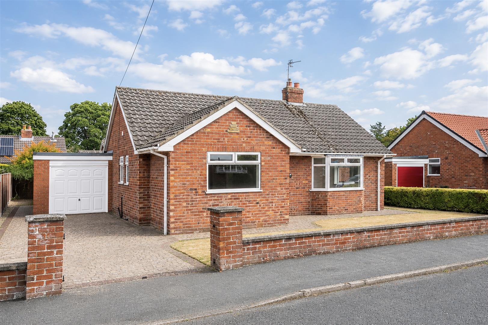 House Greenside Close in Dunnington