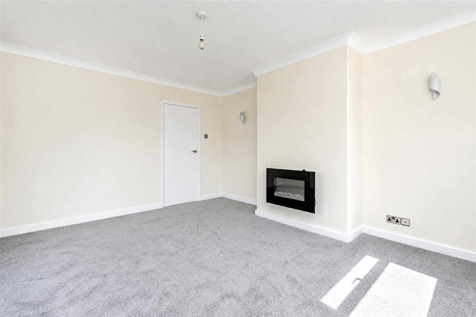 House Greenside Close in Dunnington