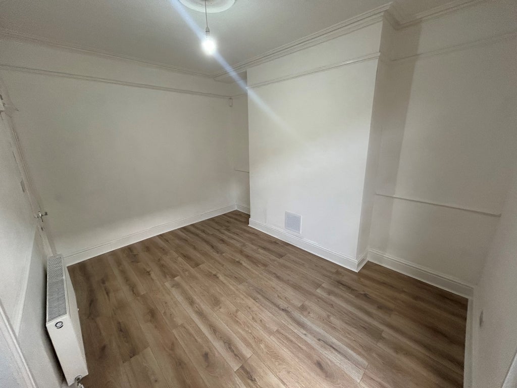 Flat Esher Road in Liverpool