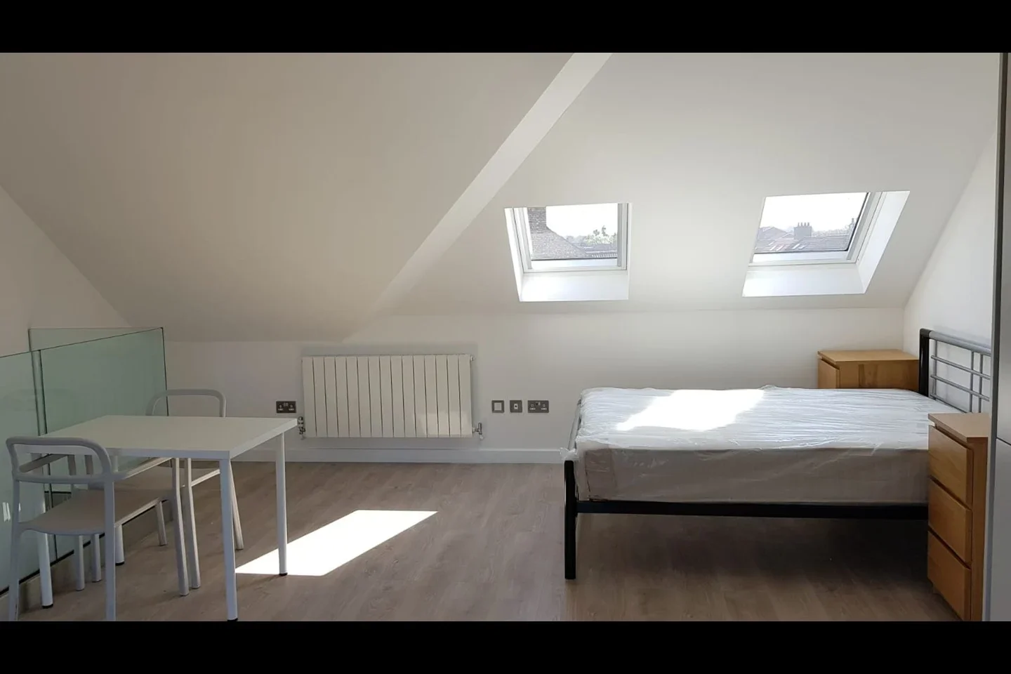 Flat Heathfield Gardens in Greater London