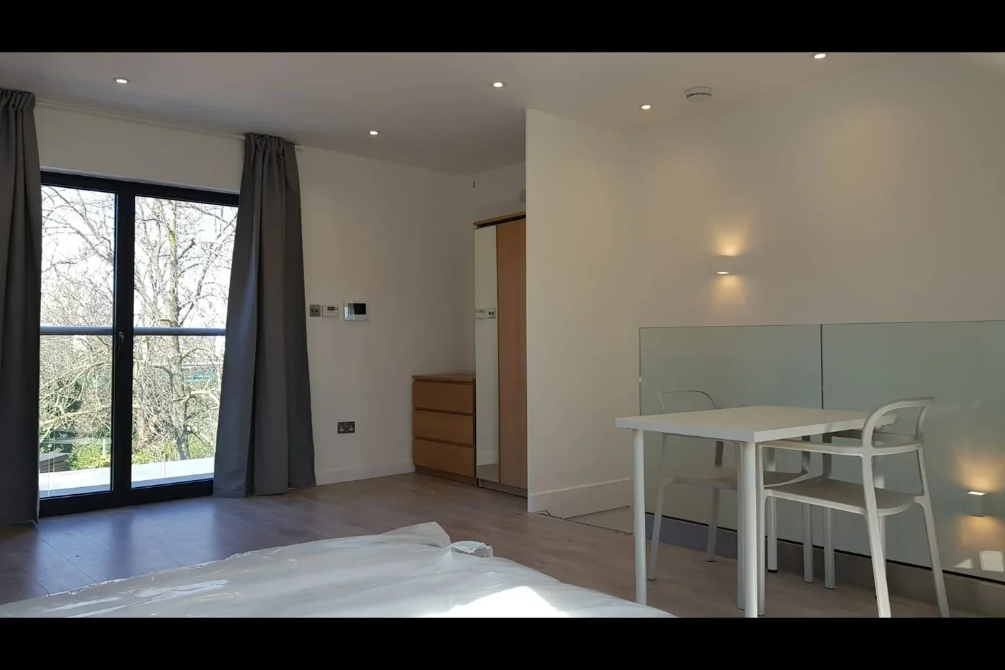 Flat Heathfield Gardens in Greater London