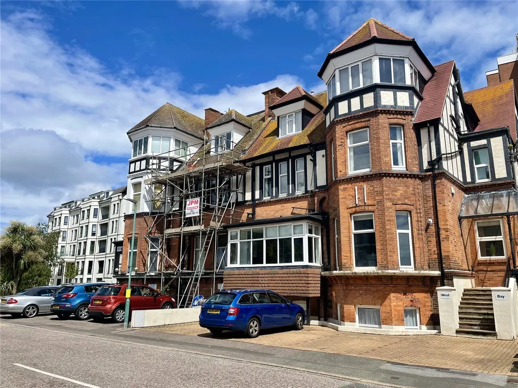 Flat West Cliff Gardens in Bournemouth