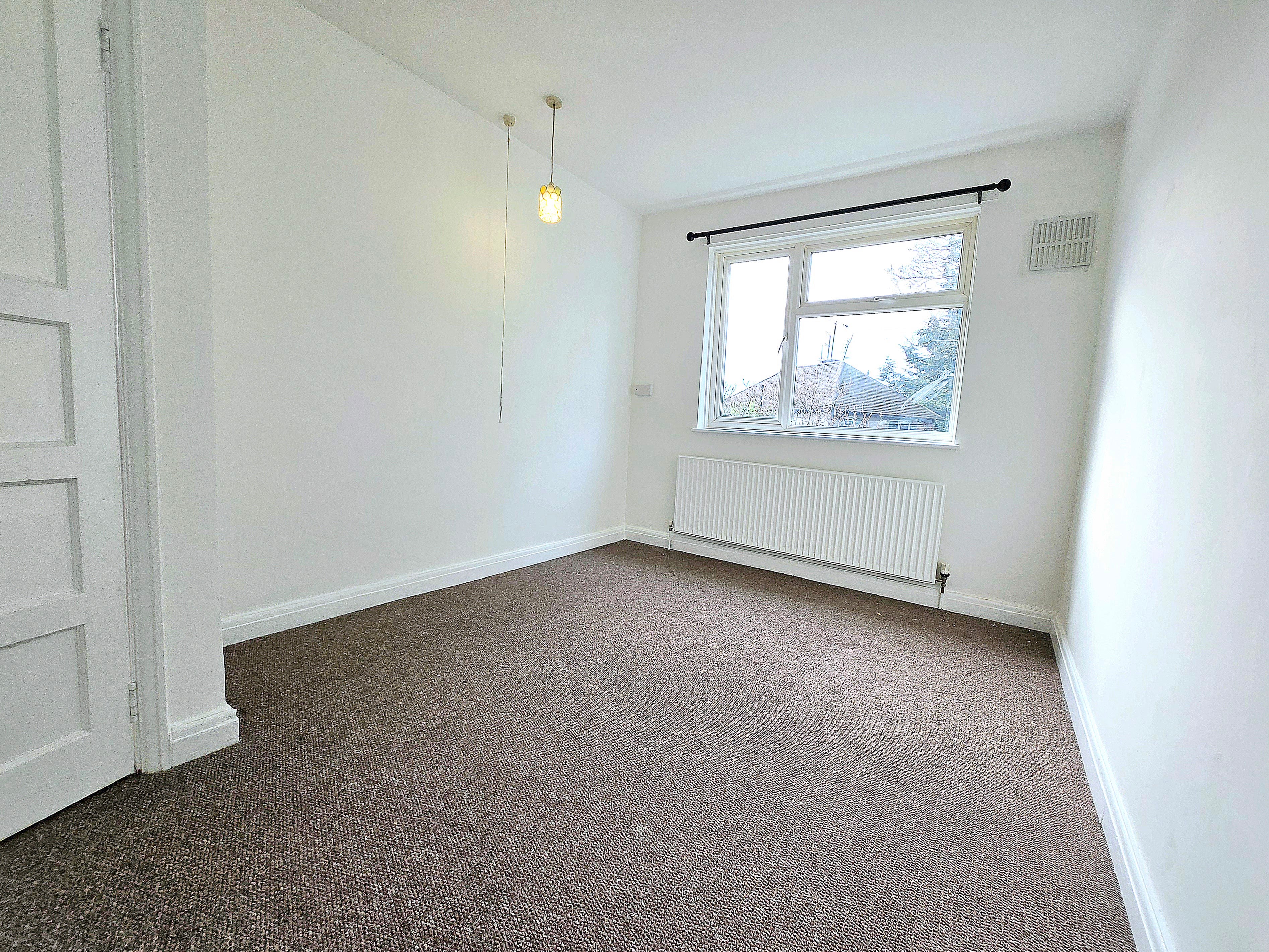 Flat Oldfield Lane North in Greater London