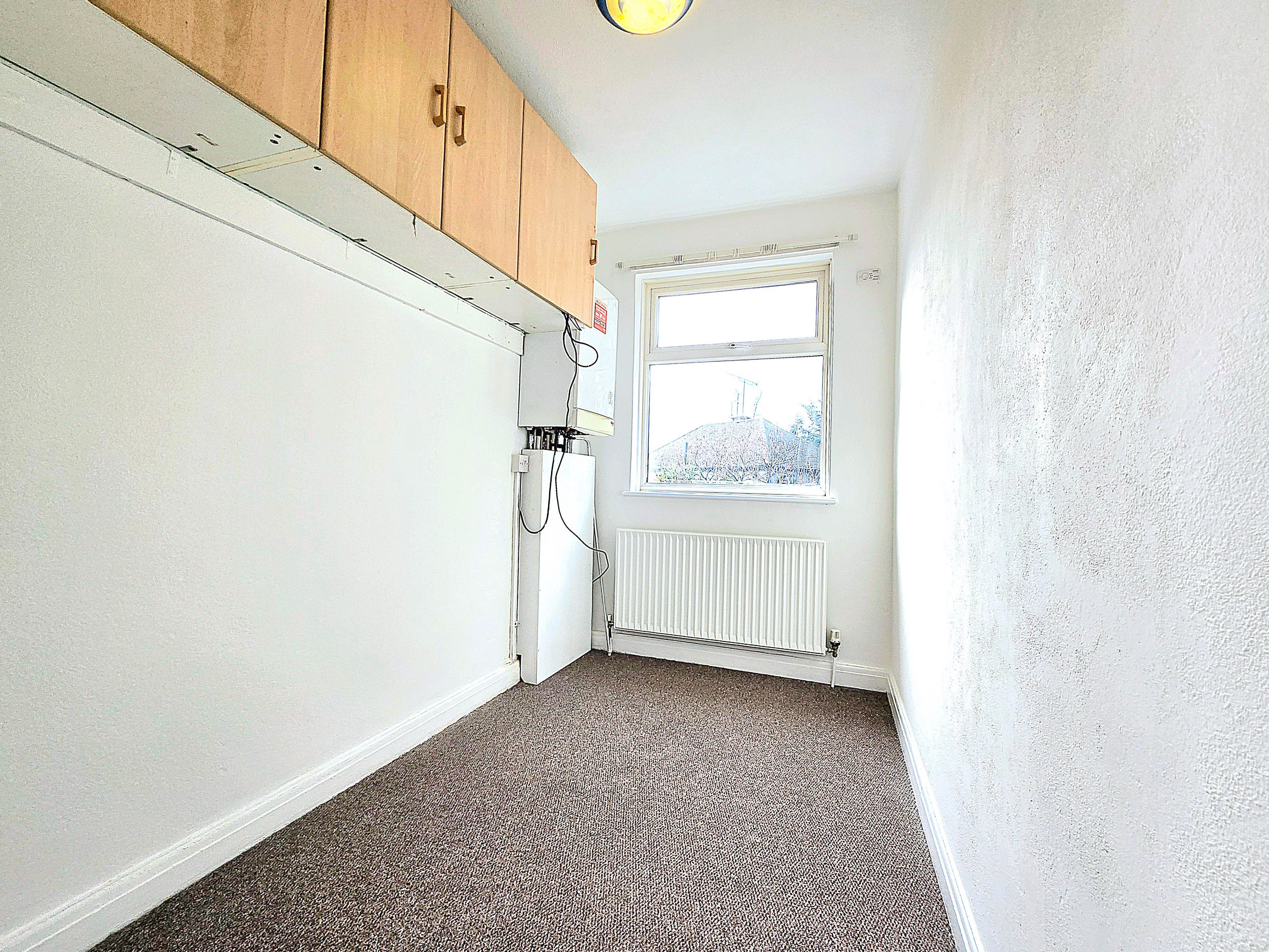 Flat Oldfield Lane North in Greater London