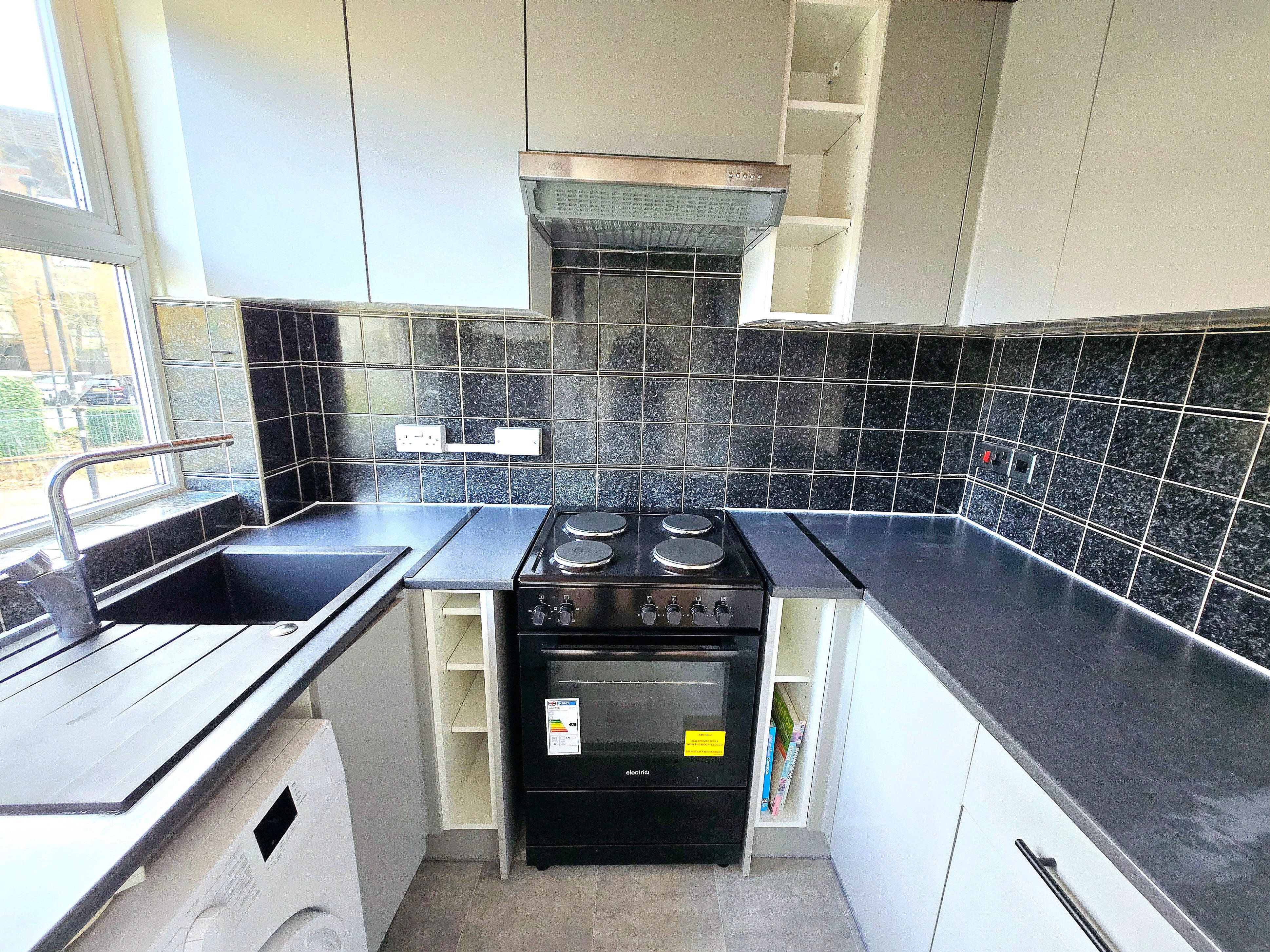 Flat Oldfield Lane North in Greater London