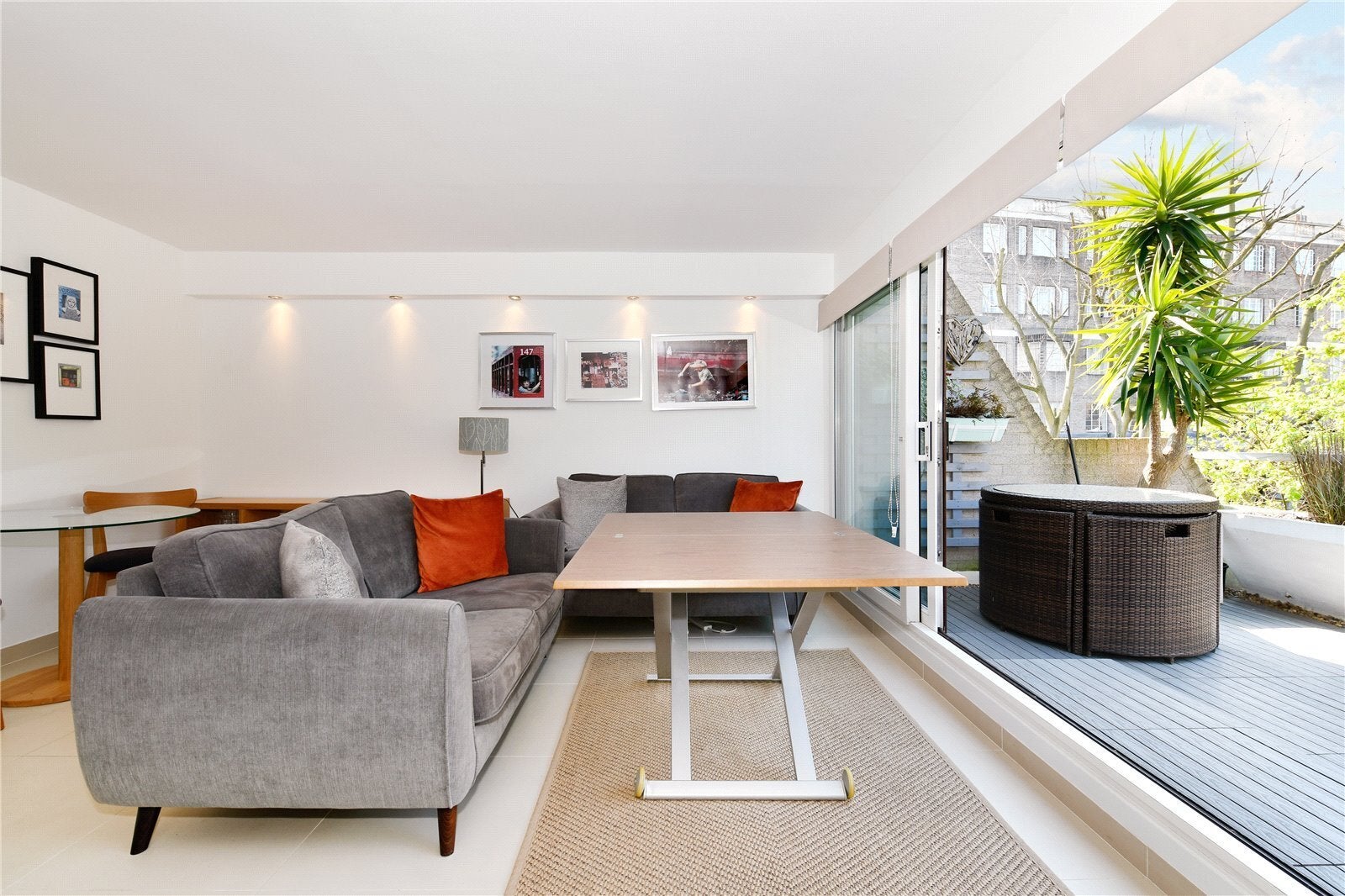 Flat Albion Mews in City of Westminster